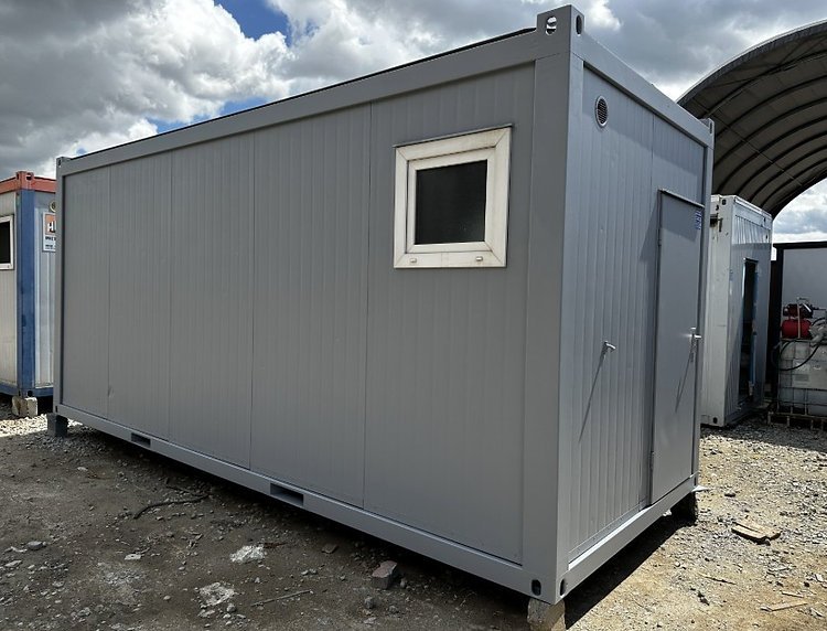 Conteneur sanitaire 6,06 × 2,44 m – 2 douches, 2 WC, 2 urinoirs, 5 lavabos – Image 4
