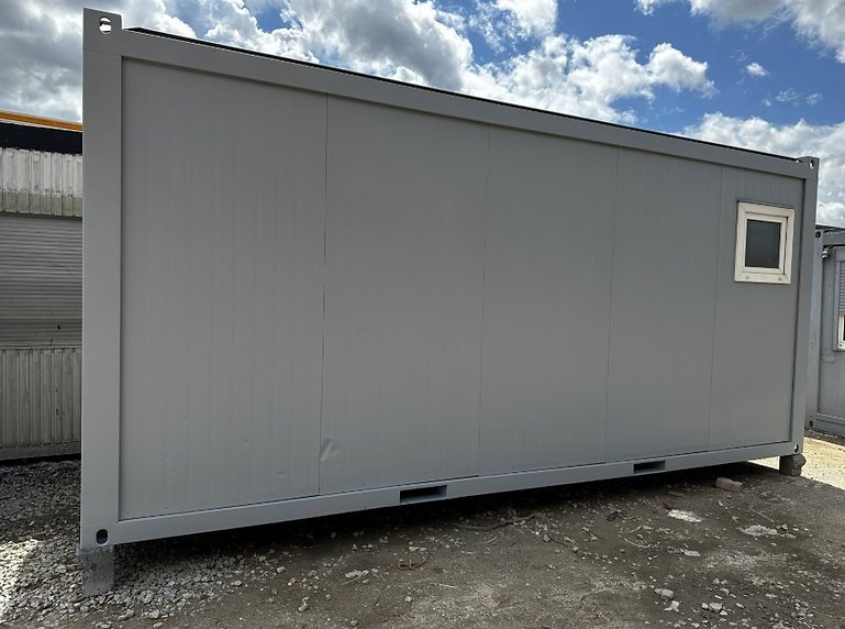 Conteneur sanitaire 6,06 × 2,44 m – 2 douches, 2 WC, 2 urinoirs, 5 lavabos – Image 6