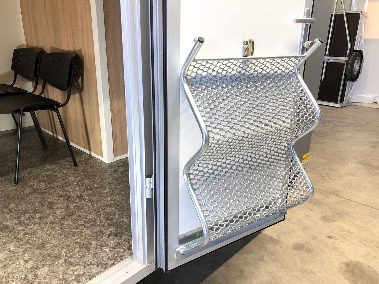 Conteneur Remorque bureau 6 à 8 personnes avec toilettes neuf – Image 23